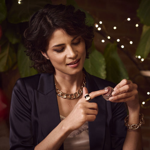 Manuka Health Manuka Honey Nourishing Lip Balm with Royal Jelly & Elderberry.